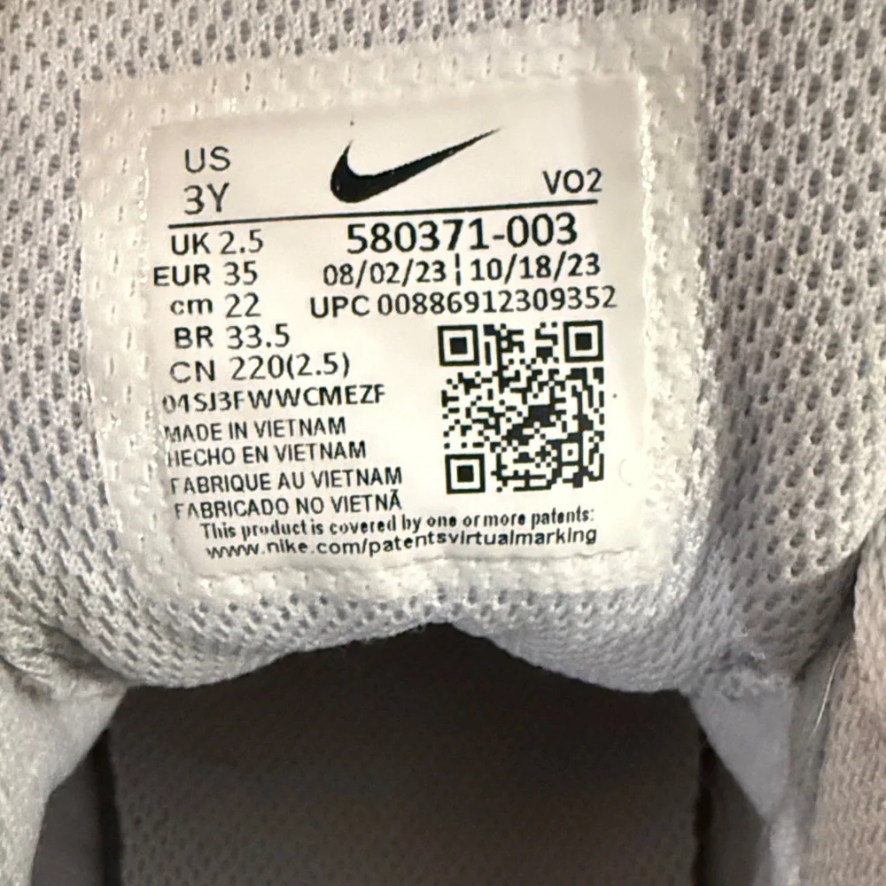 Kids Nike Air Max IVO Sneakers - White and Pink 3Y